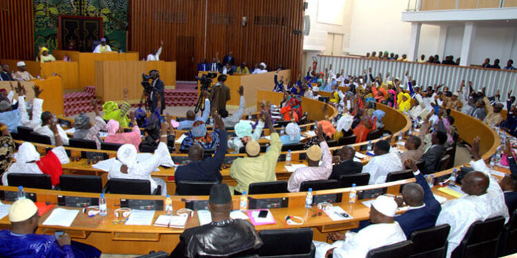 LES DÉPUTÉS SE RETROUVENT APRÈS... 1 assemble_e_755-3.jpg
