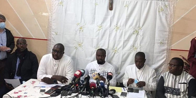 L’ÉGLISE CATHOLIQUE BÉNIT MACKY SALL 1 cnl_755.jpg