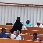 LA TENUE INTRIGANTE DE COURA MACKY 3 coura_850.jpg