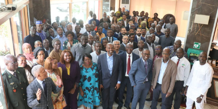 « LA RÉSISTANCE AUX ANTIMICROBIENS (RAM) CONSTITUE UNE MENACE POUR LA SANTÉ MONDIALE » 1 fao_755.jpg