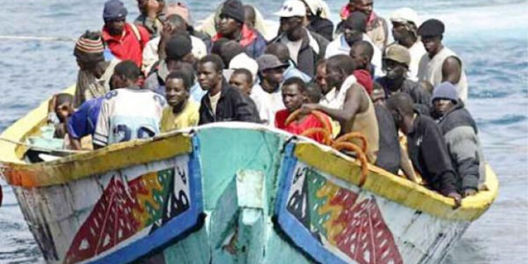 UNE PIROGUE AVEC À BORD 150 PERSONNES INTROUVABLE DEPUIS 15 J 1 pirogue_755.jpg