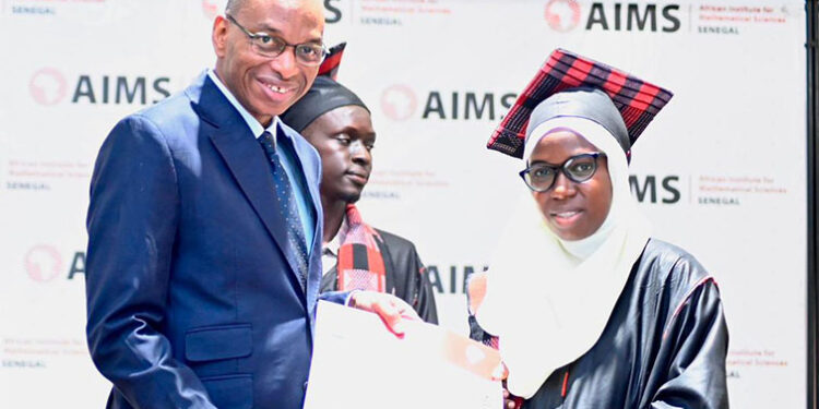 L’AIMS MET 53 NOUVEAUX MATHÉMATICIENS SUR LE MARCHÉ 1 remi1.jpg