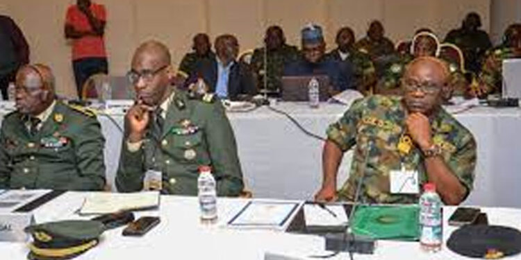 LA CEDEAO DÉCIDÉE À INTERVENIR 1 arme_e_755.jpg