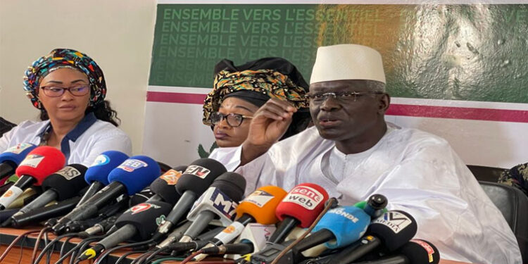 LES LEADERS DE YEWWI N’ONT PU LUI REMETTRE SES DATTES 1 confepresse_755.jpg