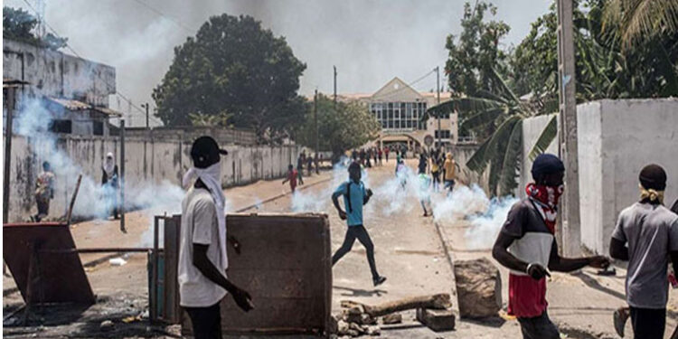 DEUX MORTS À ZIGUINCHOR 1 manif_755.jpg