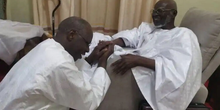 BOUN ABDALLAH REÇU PAR LE KHALIFE GÉNÉRAL DES MOURIDES 1 dionne.jpg