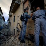 UN SINISTRE BILAN DE 1037 MORTS 3 les-secours-tentent-de-reperer-les-survivants-coinces-dans-les-decombres-a-amatrice-photo-afp-filippo-monteforte-1472016427-2.jpg