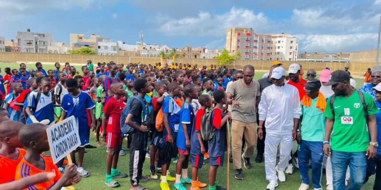 ABDOU KARIM SALL DÉCAISSE 30 MILLIONS F CFA POUR LES ÉCOLES DE FOOTBALL 1 mbao.jpg