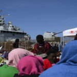 LAMPEDUSA DÉPASSÉE, LE MAIRE DÉCLARE L’ÉTAT D’URGENCE 2 migrants_755-3.jpg