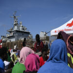 LAMPEDUSA DÉPASSÉE, LE MAIRE DÉCLARE L’ÉTAT D’URGENCE 3 migrants_850-3.jpg