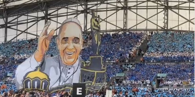 LE POINT D’ORGUE DU VOYAGE DU PAPE CONSACRÉ AUX MIGRANTS 1 pape_755-4.jpg