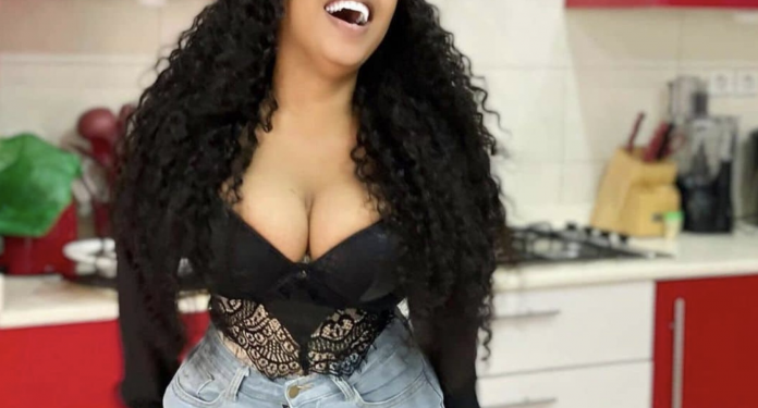 Aicha Koné en Tunisie pour réduire ses seins 1 Aicha Koné