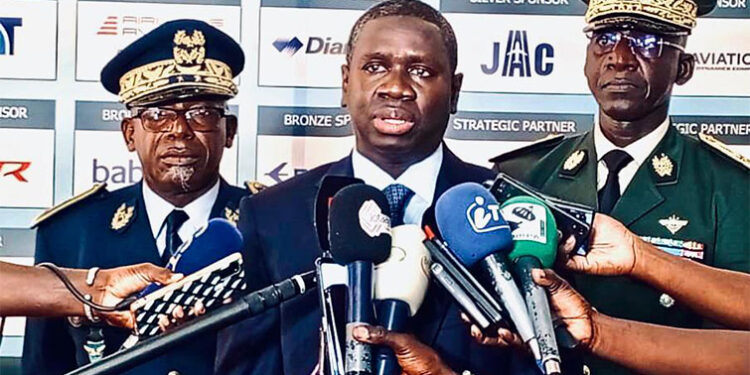 Oumar Youm, ministre : « notre armée est préparée à apporter les réponses adéquates à toutes les formes de menaces » 1 Oumar Youm, ministre : « notre armée est préparée à apporter les réponses adéquates à toutes les formes de menaces »