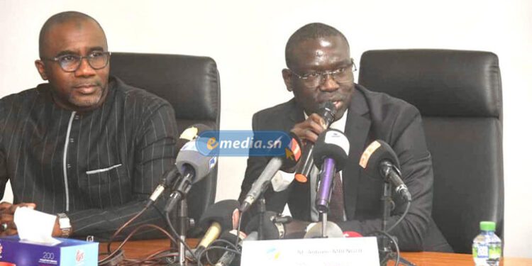 DOUDOU KA PASSE LE TÉMOIN À ME ANTOINE MBENGUE 1 DOUDOU KA PASSE LE TÉMOIN À ME ANTOINE MBENGUE