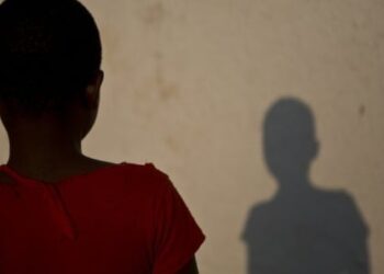 «Il m’a sodomisé…» : l’insoutenable récit du garçon de 13 ans violé par le communicateur traditionnel de 72 ans