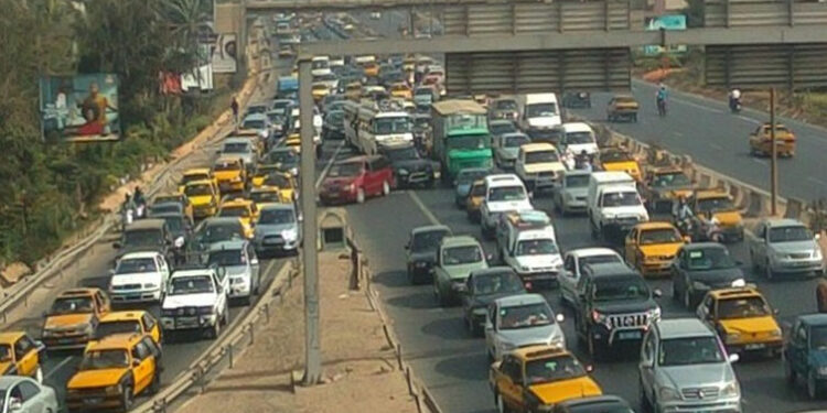 DAKAR, GRAND PRIX DES EMBOUTEILLAGES 1 embouteillages_755.jpg