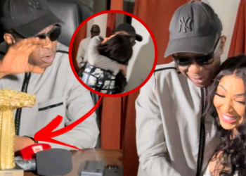 Meilleure artiste féminine : Viviane Chidid remet le trophée du trace awards à Youssou N’Dour