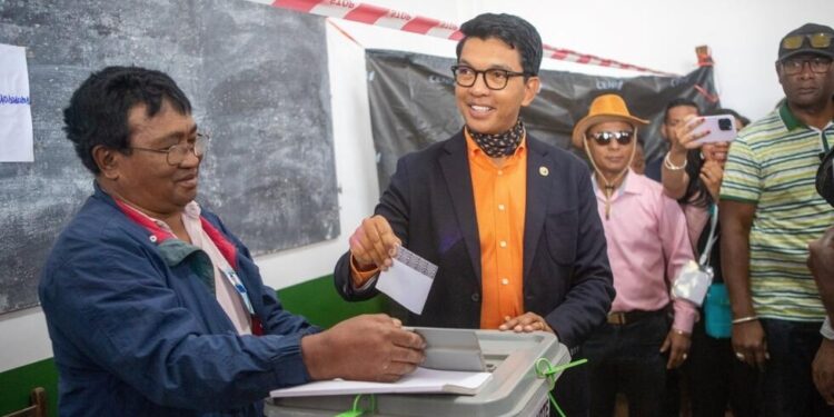 Madagascar : Andry Rajoelina réélu président au premier tour