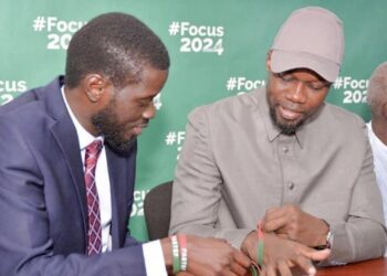 Le Billet du Baadoolo : Sonko passe le «nguemb» à Bass