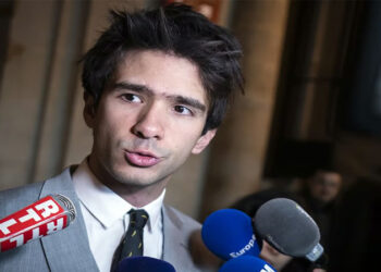 Justice : Juan Branco invité à défendre Sonko devant la Cour suprême