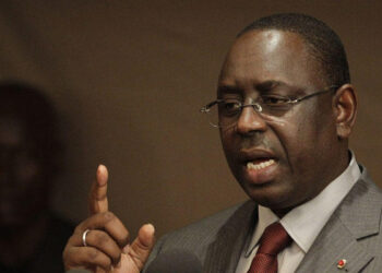 Le Billet du Baadoolo : Un Président ne devrait pas… brandir ça !