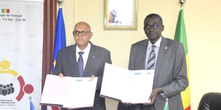 Convention de partenariat : Les médiateurs du Sénégal et du Cap-Vert unissent leur force 1 Convention de partenariat : Les médiateurs du Sénégal et du Cap-Vert unissent leur force