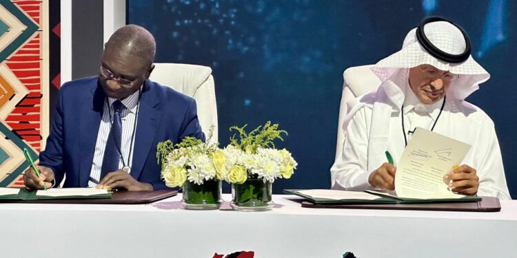 Sommet Arabie Saoudite-Afrique : Ismaila Madior Fall signe un accord de partenariat et un mémorandum d’entente entre les deux pays