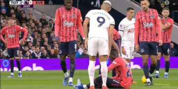 Urgent : Idrissa Gana Guèye quitte la pelouse après seulement 23 minutes de jeu