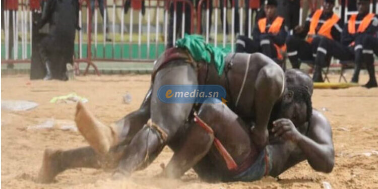 Lutte : Reug Reug foudroie Bombardier 1 Lutte : Reug Reug foudroie Bombardier