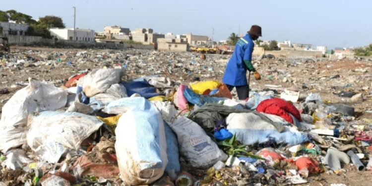 Le Billet du Baadoolo : Recyclage de «déchets» politiques 1 Le Billet du Baadoolo : Recyclage de «déchets» politiques