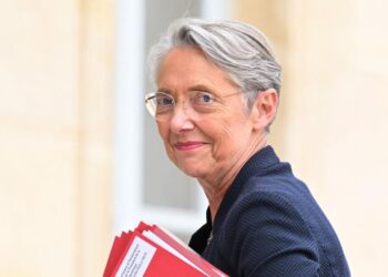 Remaniement en France : la Première ministre Élisabeth Borne jette l’éponge