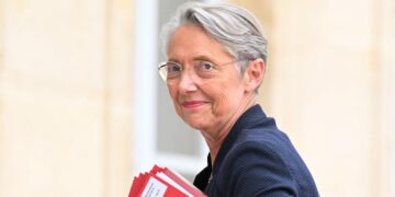 Remaniement en France : la Première ministre Élisabeth Borne jette l’éponge