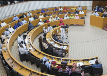 Membres du groupe des députés, arrêtez !