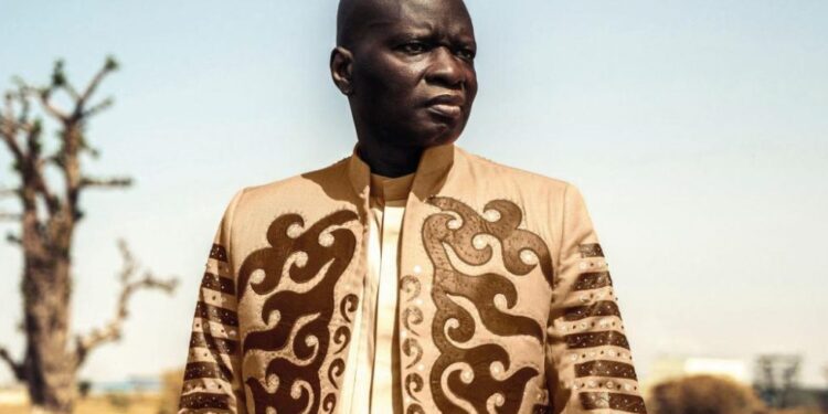 50 ans de carrière de l’artiste : Omar Pène, l’insubmersible ! 1 50 ans de carrière de l’artiste : Omar Pène, l’insubmersible !