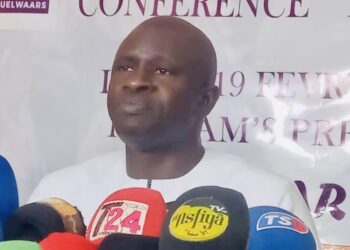 Dr Babacar Diop, Fds Les guelwaars : « A partir du 02 avril, la photo officielle de Macky Sall sera enlevée de mon bureau » 3 Dr Babacar Diop, Fds Les guelwaars : « A partir du 02 avril, la photo officielle de Macky Sall sera enlevée de mon bureau »