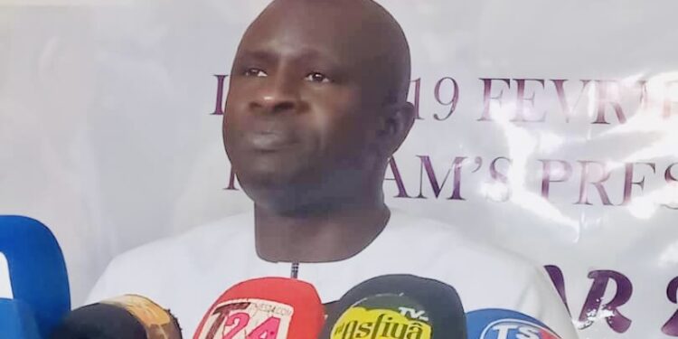 Dr Babacar Diop, Fds Les guelwaars : « A partir du 02 avril, la photo officielle de Macky Sall sera enlevée de mon bureau »