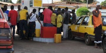 Situation tendue : Le gouverneur de Dakar interdit la vente temporaire de carburant au détail 