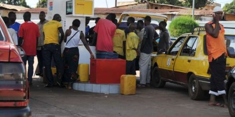 Situation tendue : Le gouverneur de Dakar interdit la vente temporaire de carburant au détail  1 Situation tendue : Le gouverneur de Dakar interdit la vente temporaire de carburant au détail