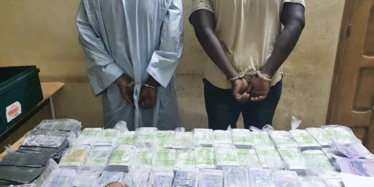 Kolda : Des billets noirs d’une contre-valeur de 900 millions saisis par la Douane