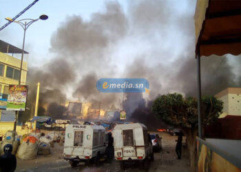 ? Direct : Place de l’Obélisque et environs, manifestation contre le report de l’élection présidentielle