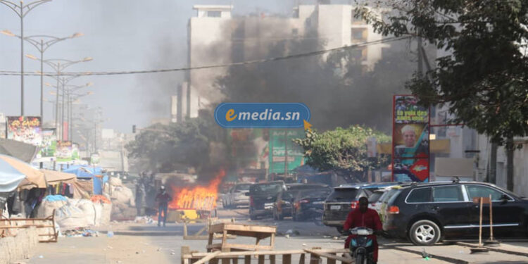 Sit-in devant les locaux de Walfadjri : Les gaz lacrymogènes règnent en maître