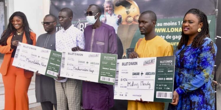 Finale CAN 2023 : Les gagnants du jeu concours LONASE.BET ont reçu leurs titres de voyage 