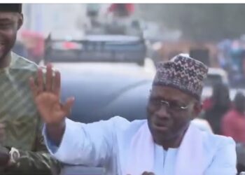 Campagne électorale : La Caravane du Président Boubacar Kamara a drainé du monde dans la banlieue 3 Campagne électorale : La Caravane du Président Boubacar Kamara a drainé du monde dans la banlieue