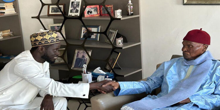 1ères tendances du scrutin présidentiel : Karim Wade félicite Bassirou Diomaye Faye