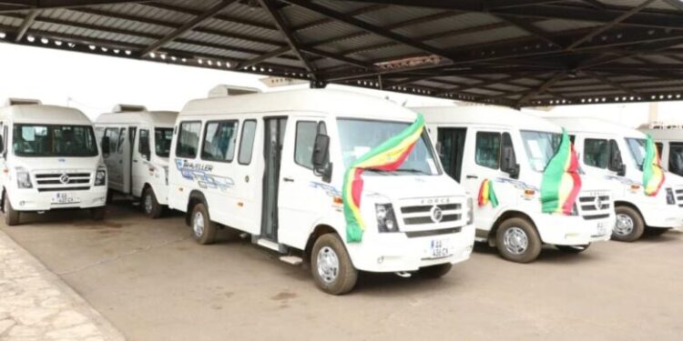 Renouvellement du parc automobile : 200 véhicules interurbains remis aux transporteurs à Thiès 1 Renouvellement du parc automobile : 200 véhicules interurbains remis aux transporteurs à Thiès