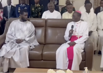  Visite de courtoisie : Le Président Bassirou Diomaye Faye chez l’Archevêque de Dakar, Mgr Benjamin Ndiaye