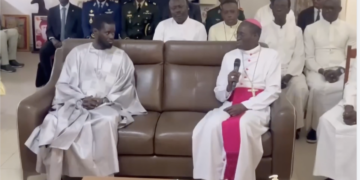  Visite de courtoisie : Le Président Bassirou Diomaye Faye chez l’Archevêque de Dakar, Mgr Benjamin Ndiaye