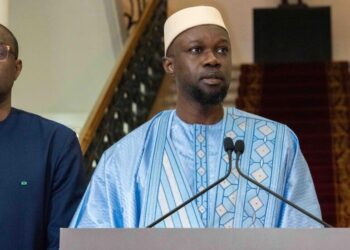 25 ministres dont des militaires : Au front !