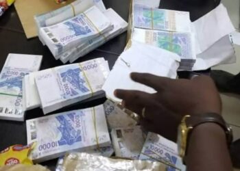 Thiès :  Des billets noirs d’une contrevaleur de près de 315 millions de francs CFA saisis par la Douane  5 Thiès :  Des billets noirs d’une contrevaleur de près de 315 millions de francs CFA saisis par la Douane