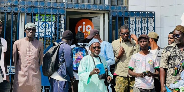 Crise financière : Le collectif national des clients de la Poste interpelle le président Diomaye Faye